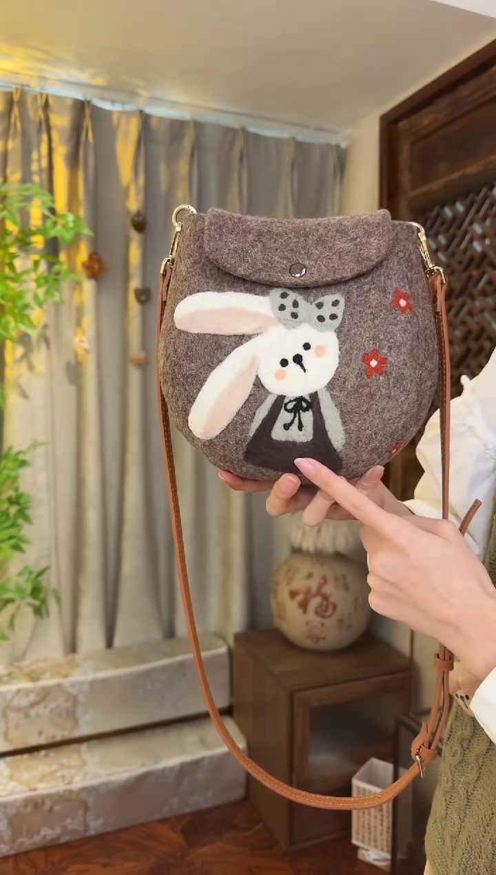 羊毛非遗羊毛毡包 蛋蛋包三花兔