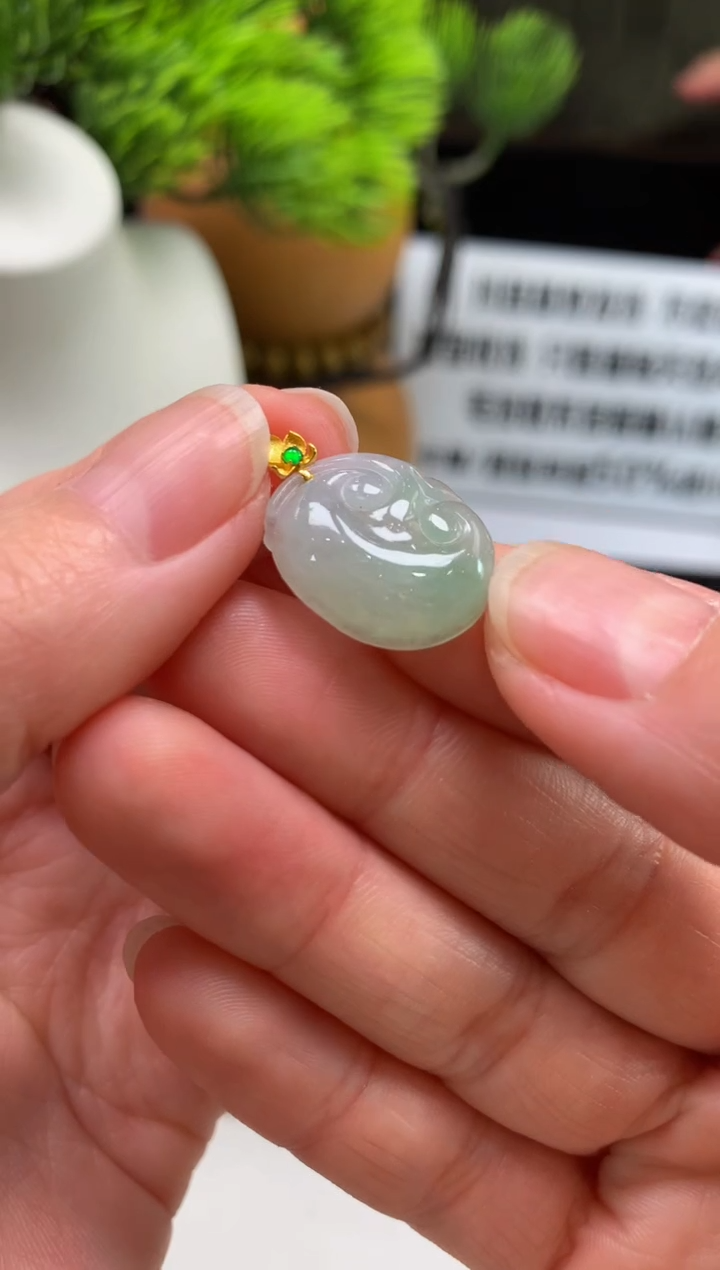 颈饰18K金镶嵌翡翠肥****媳---124089