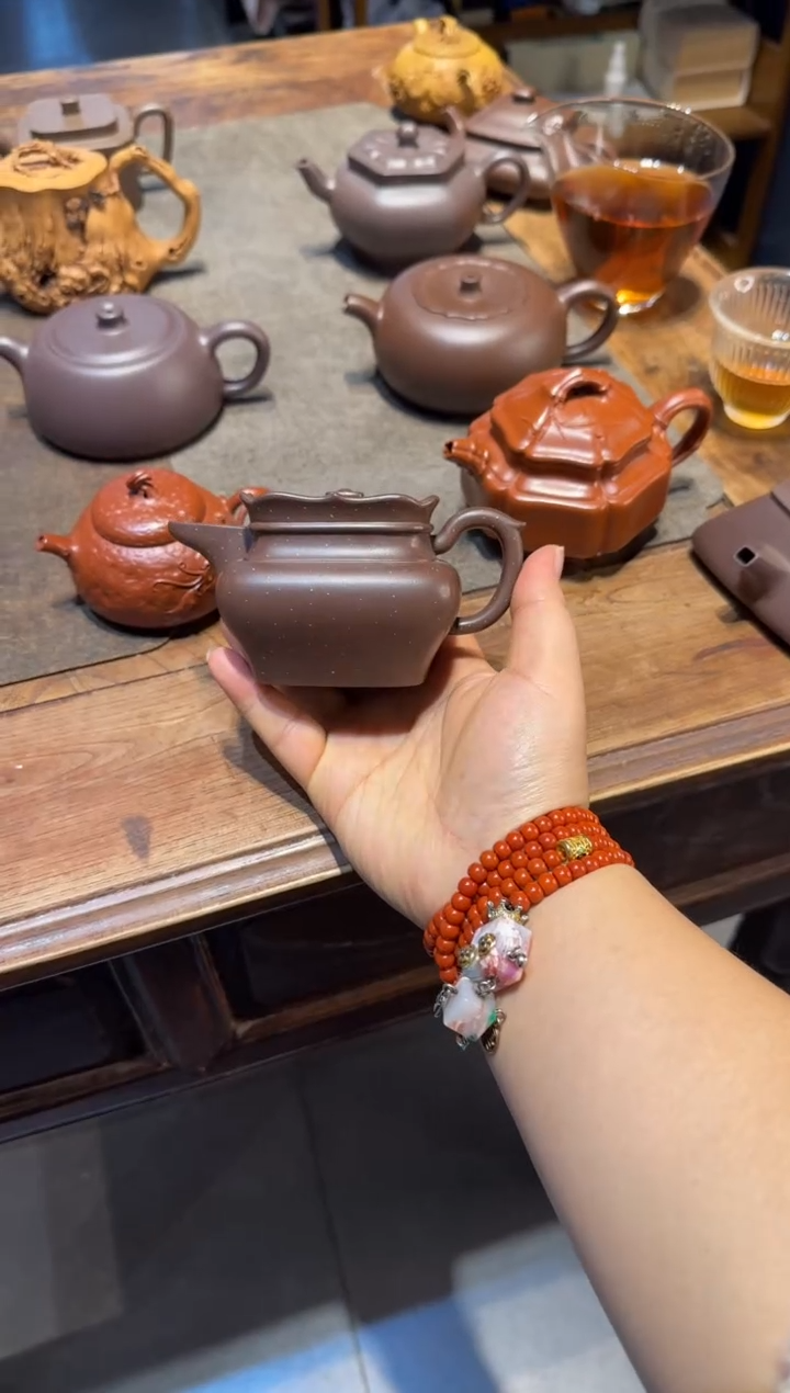 茶壶紫砂峰***7四方僧帽 铺砂