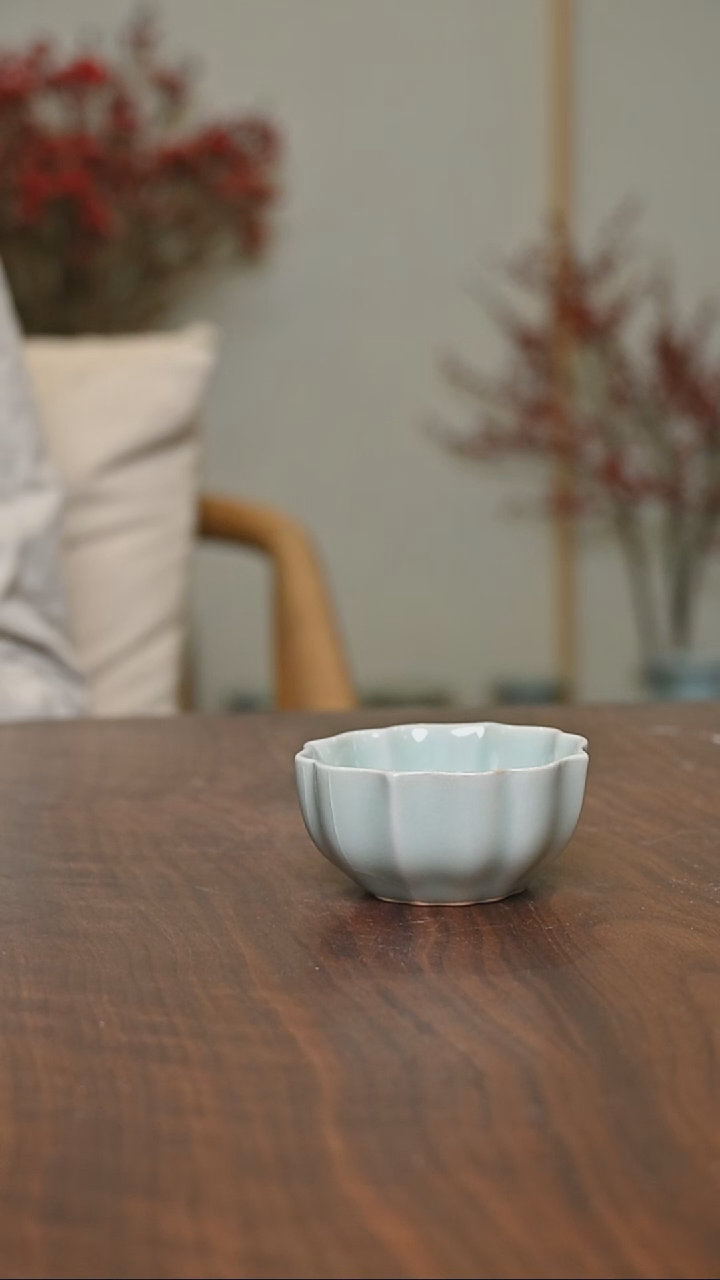 【闪购商品】其他宝相杯 微瑕荷叶青釉 朱家款