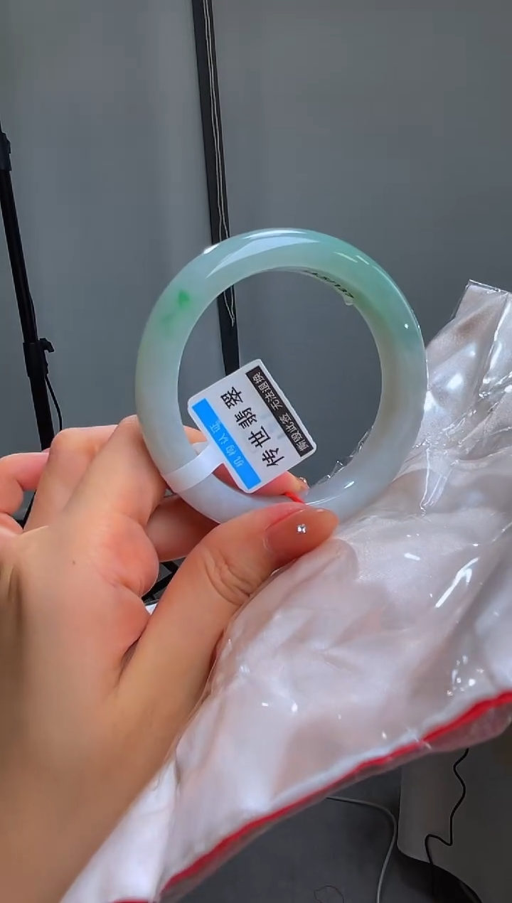未镶嵌手镯翡翠退货标签需完好-137