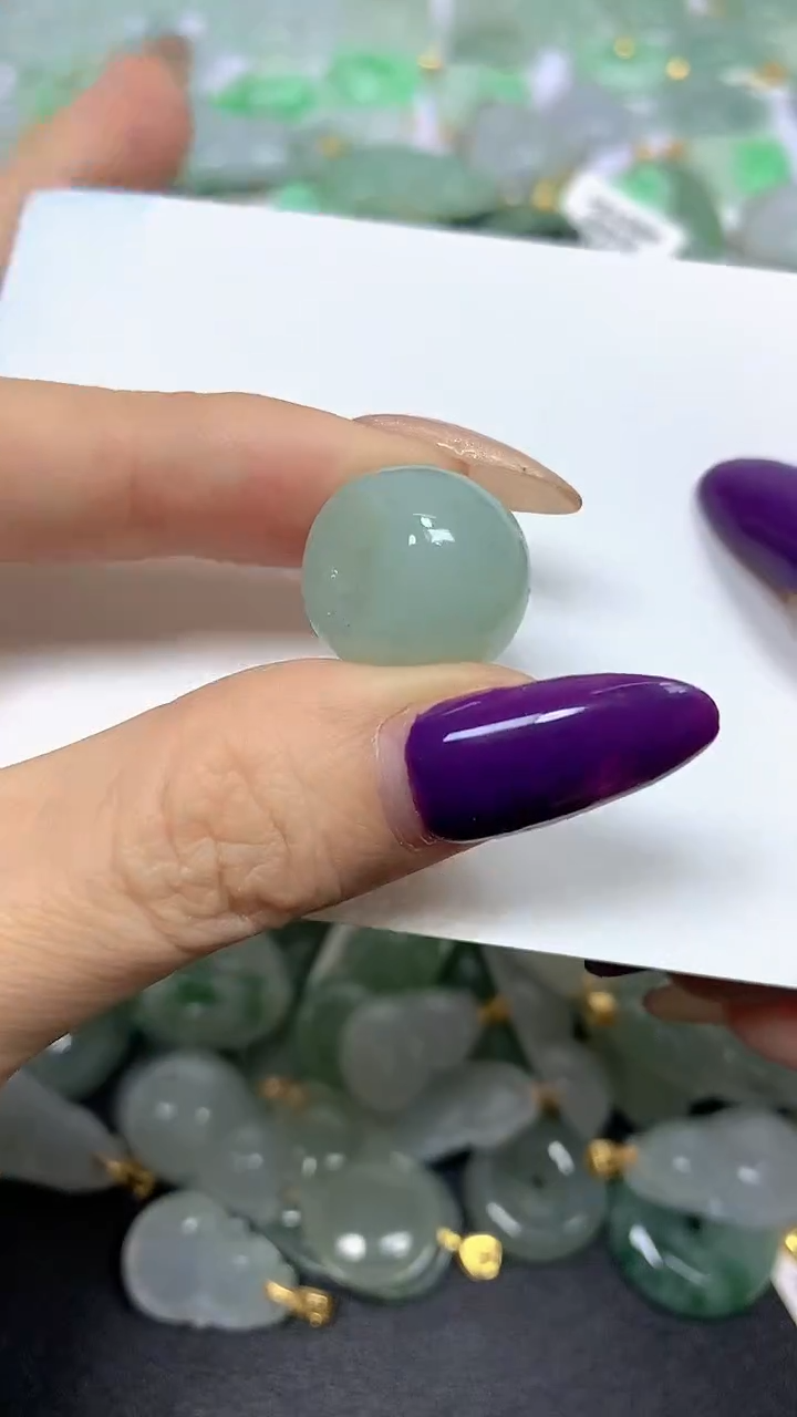 颈饰未镶嵌翡翠 