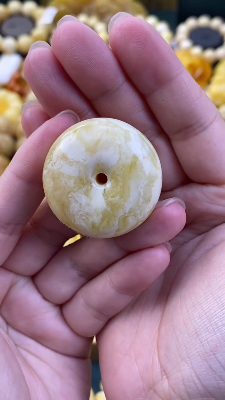 【闪购商品】琥珀裸石未镶嵌月.17/ 卡35*17平安扣