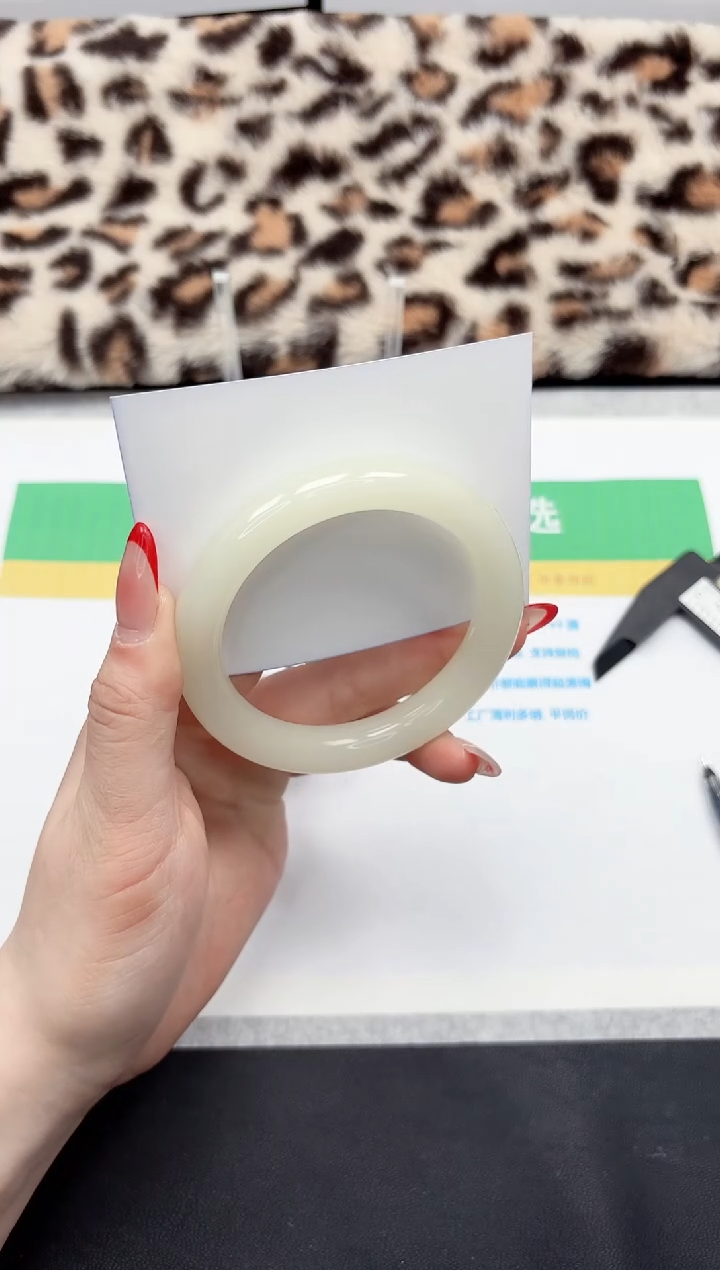 【闪购商品】石英质玉手镯未镶嵌82-59.4