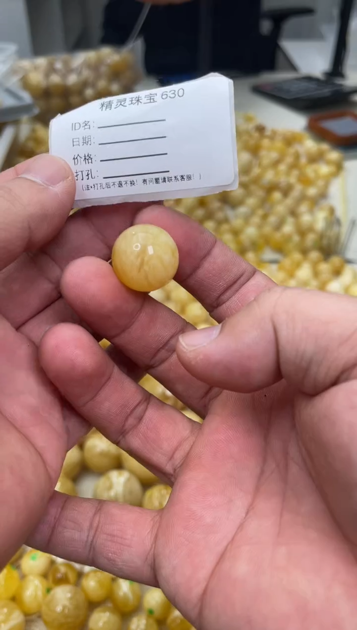 【闪购商品】琥珀颈饰未镶嵌原矿俄料蜜蜡圆珠