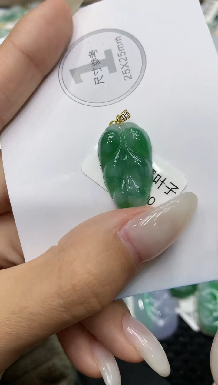 颈饰18K金镶嵌翡翠111111111111