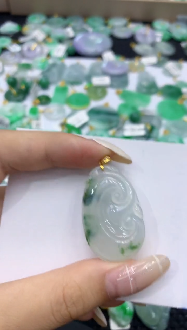 颈饰18K金镶嵌翡翠天然缅甸翡翠A货