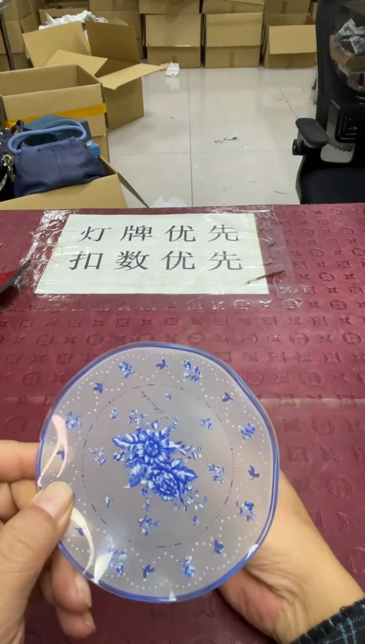 碟浙****️默认微瑕，no退no换，介意勿拍