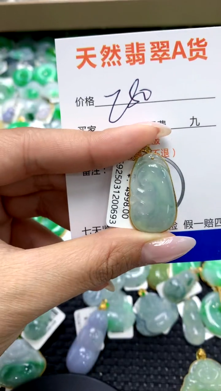 翡翠18K金镶嵌颈饰111111111111111111