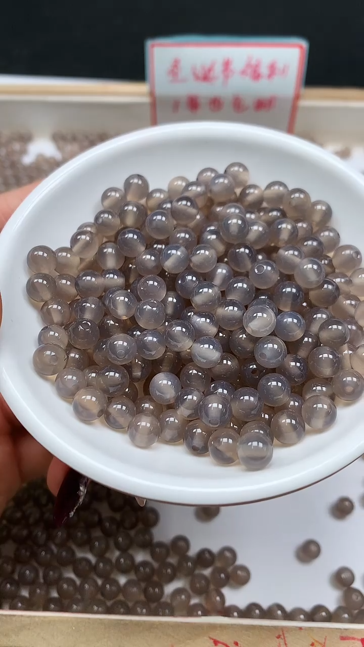 未镶嵌散珠玛瑙/玉髓B219 冰烟灰玛瑙6mm30个6.8元