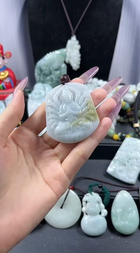 翡翠未镶嵌颈饰千手观音