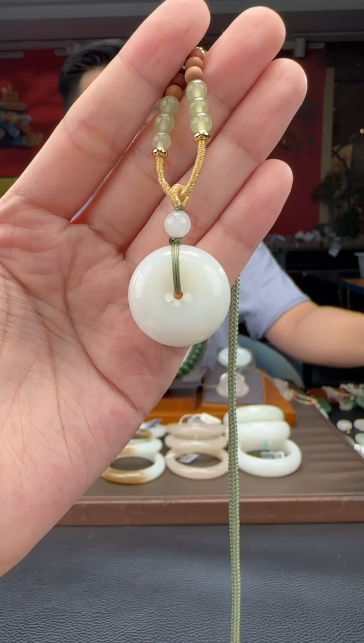 和田玉未镶嵌颈饰白玉平安扣