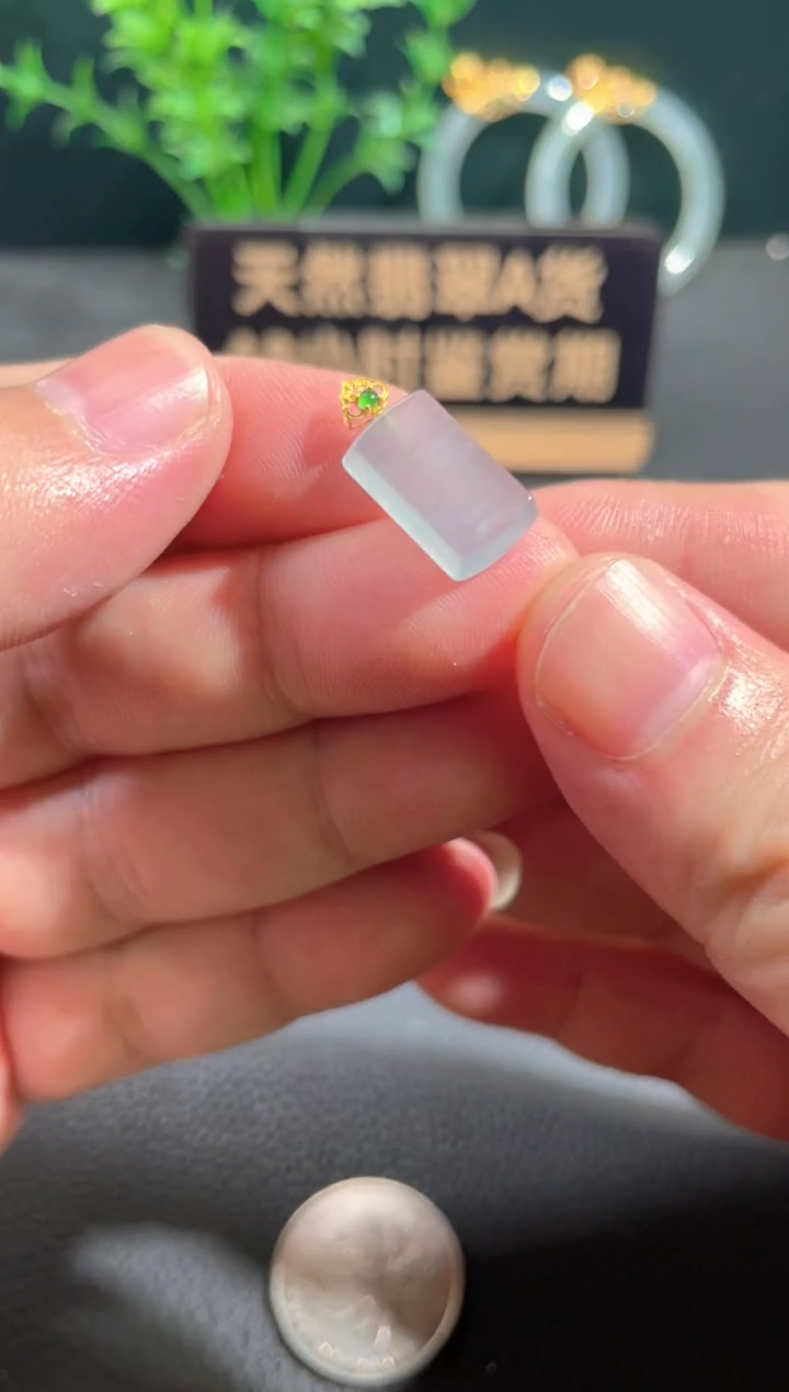 翡翠18K金镶嵌颈饰翡翠