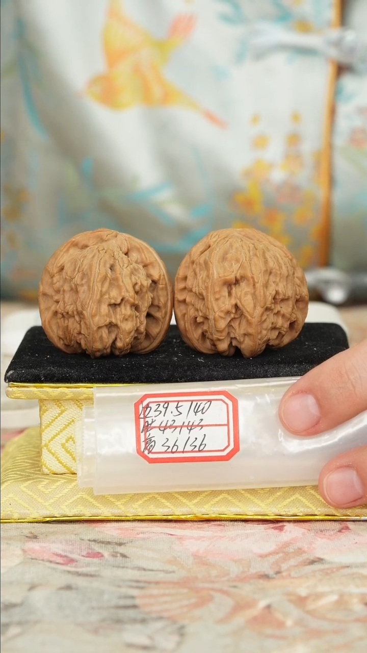 【闪购商品】文玩核桃把件白狮子