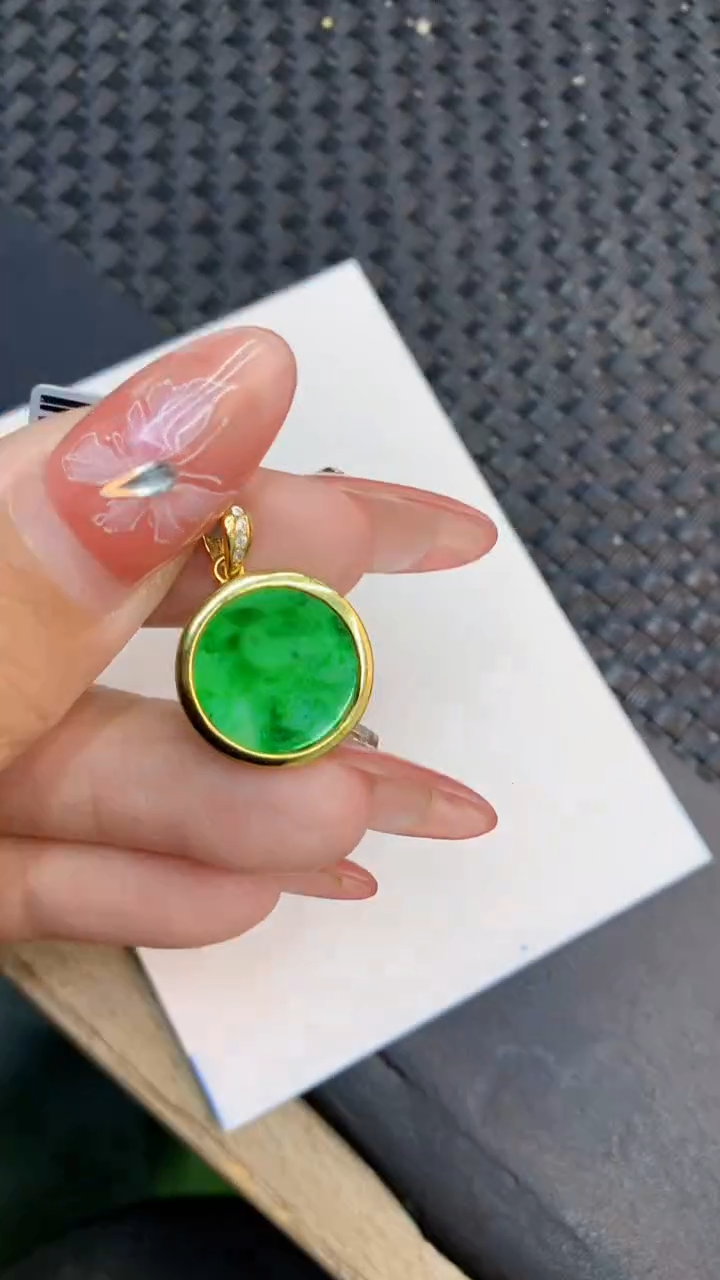 颈饰未镶嵌翡翠1