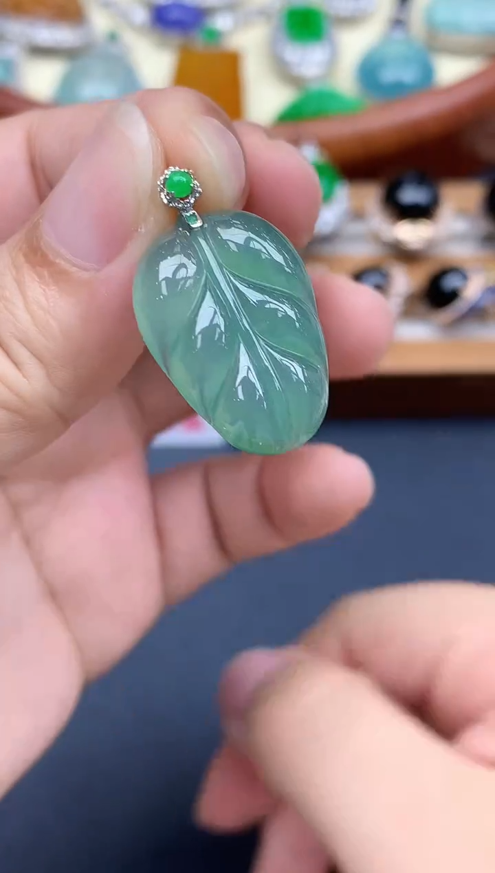 颈饰18K金镶嵌翡翠87-中国好珍宝