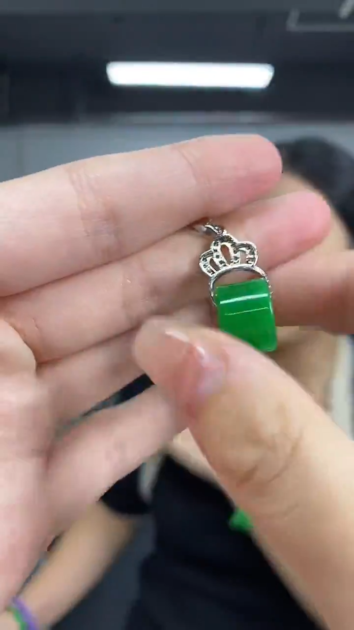 颈饰未镶嵌翡翠多样性发其一颜色微差