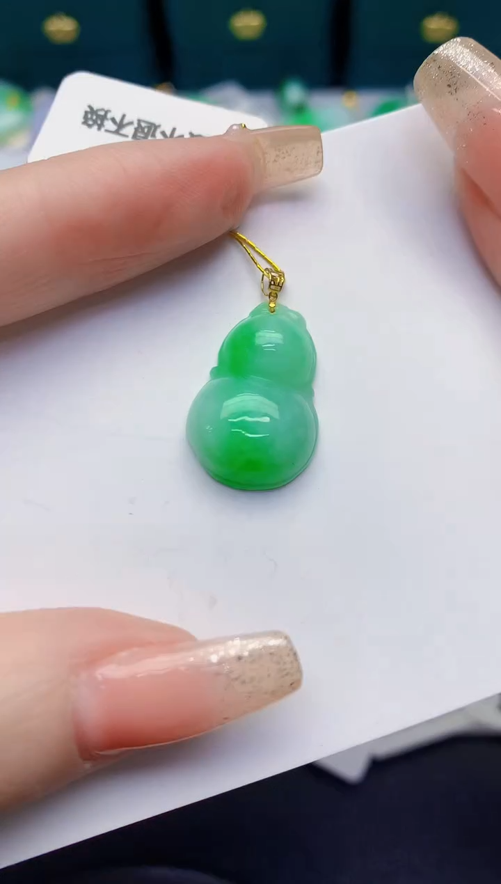 颈饰18K金镶嵌翡翠缅甸天然翡翠A货