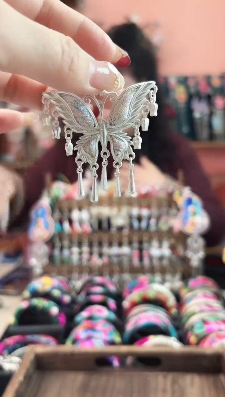 织绣彩云南阁老绣饰品9