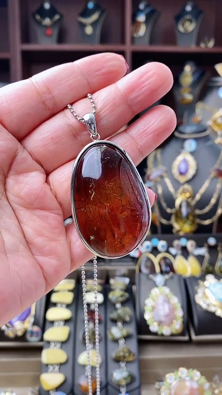 【闪购商品】琥珀颈饰银S925镶嵌吊坠