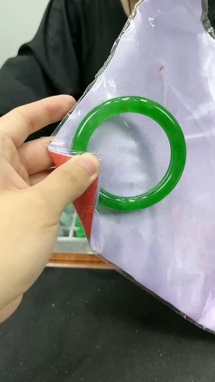 【闪购商品】砖雕s39 辣阳绿圆条手镯 圈口55-60