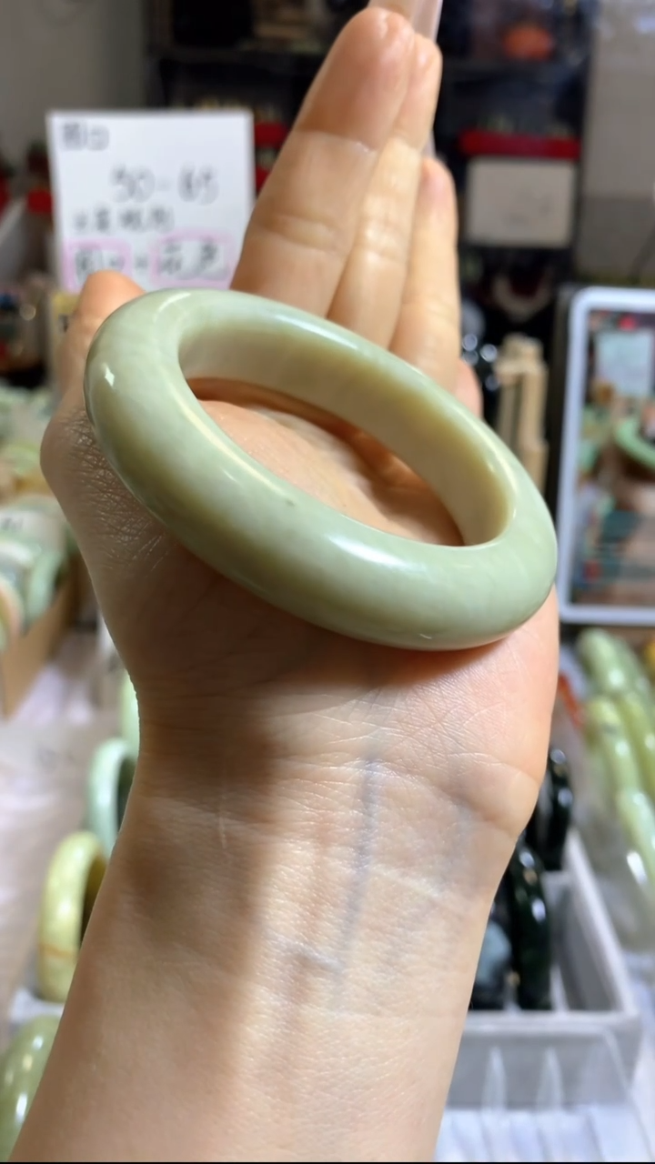 未镶嵌岫玉手镯74 50+ 包容