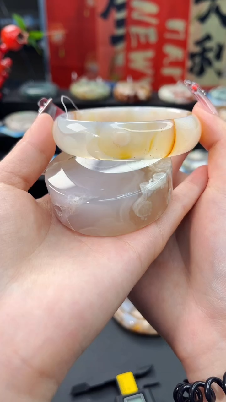 【闪购商品】石英质玉手镯未镶嵌赠送镯心（60圈口）无证书