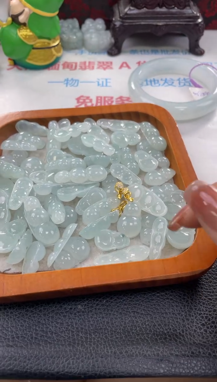 吊坠(赠链)银S925镶嵌翡翠多样性发货发一件