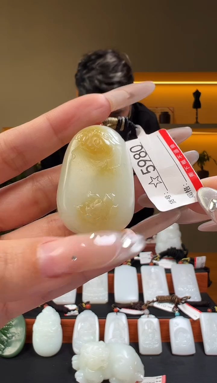 颈饰未镶嵌和田玉1