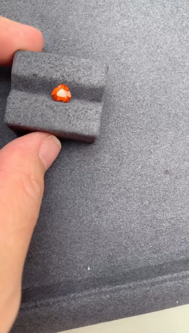 【闪购商品】石榴石（芬达石）裸石未镶嵌1ct芬达