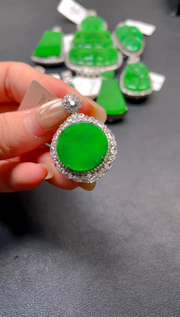 颈饰银S925镶嵌翡翠吊坠