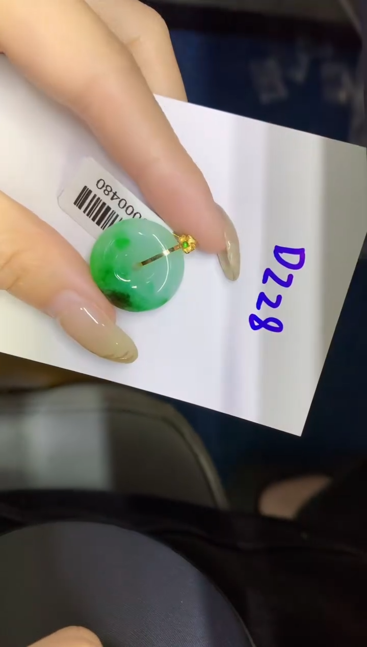 翡翠18K金镶嵌颈饰缅甸天然翡翠A货