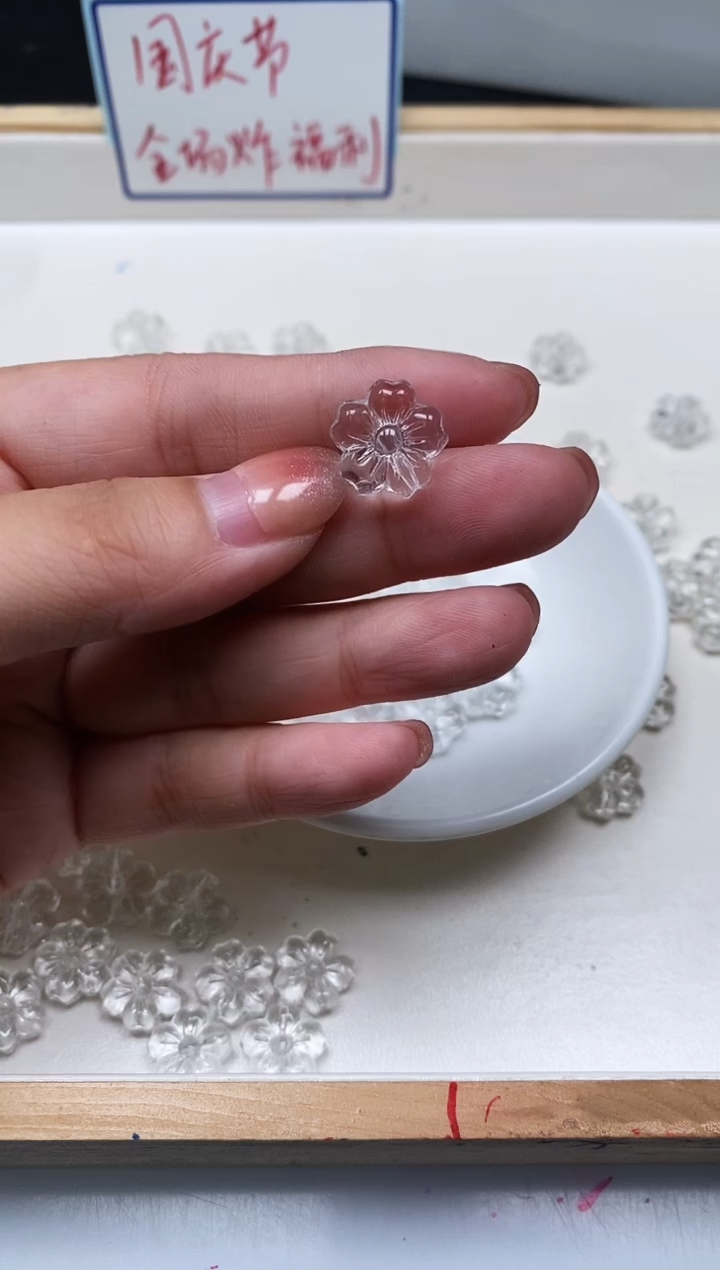 未镶嵌珠宝半成品水晶E537 白水晶 五瓣花5个9.9元