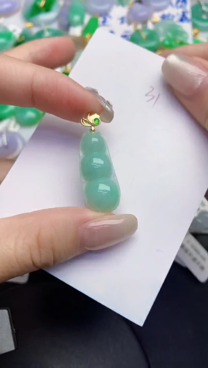 翡翠未镶嵌颈饰缅甸天然翡翠A货