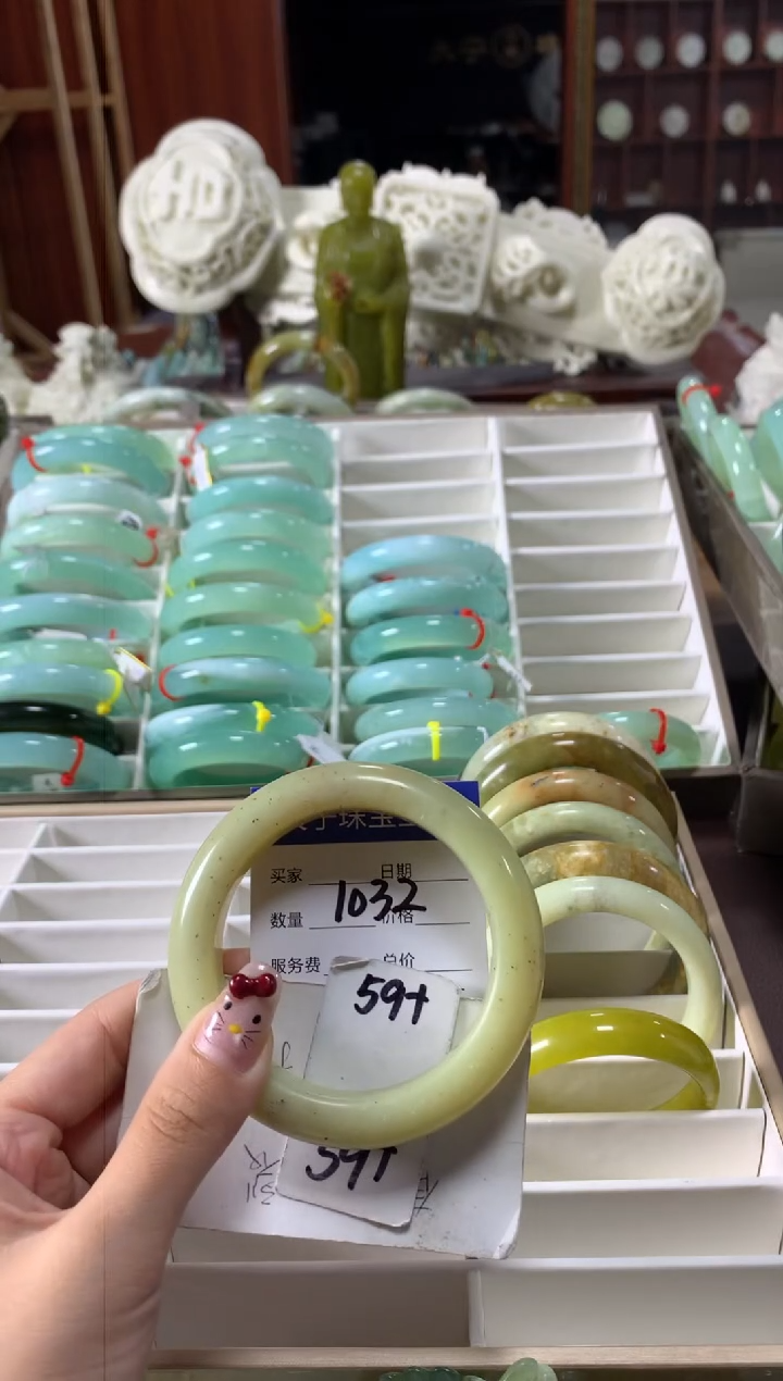 【闪购商品】蛇纹石玉手镯未镶嵌1032