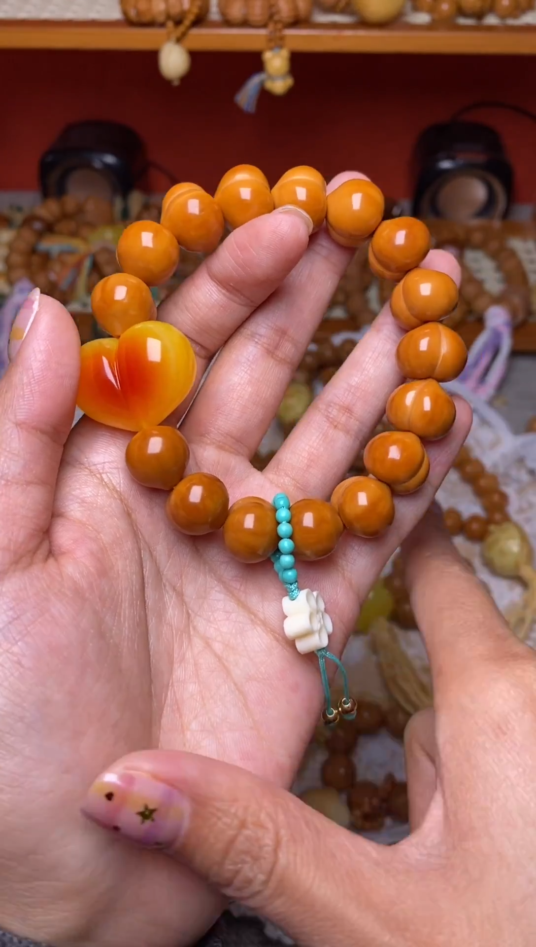 把件猴头核桃玻璃底柯基屁桃➕爱心小花蓝卡环手串