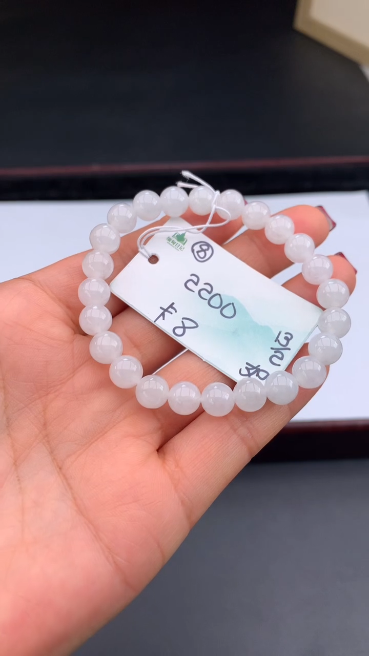 【闪购商品】翡翠手串未镶嵌 #情人节#送礼，下单联系客服核对地址~