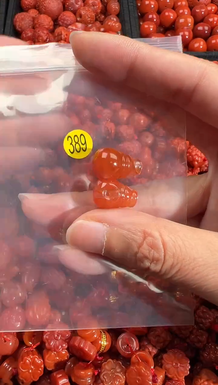 南红玛瑙未镶嵌颈饰1