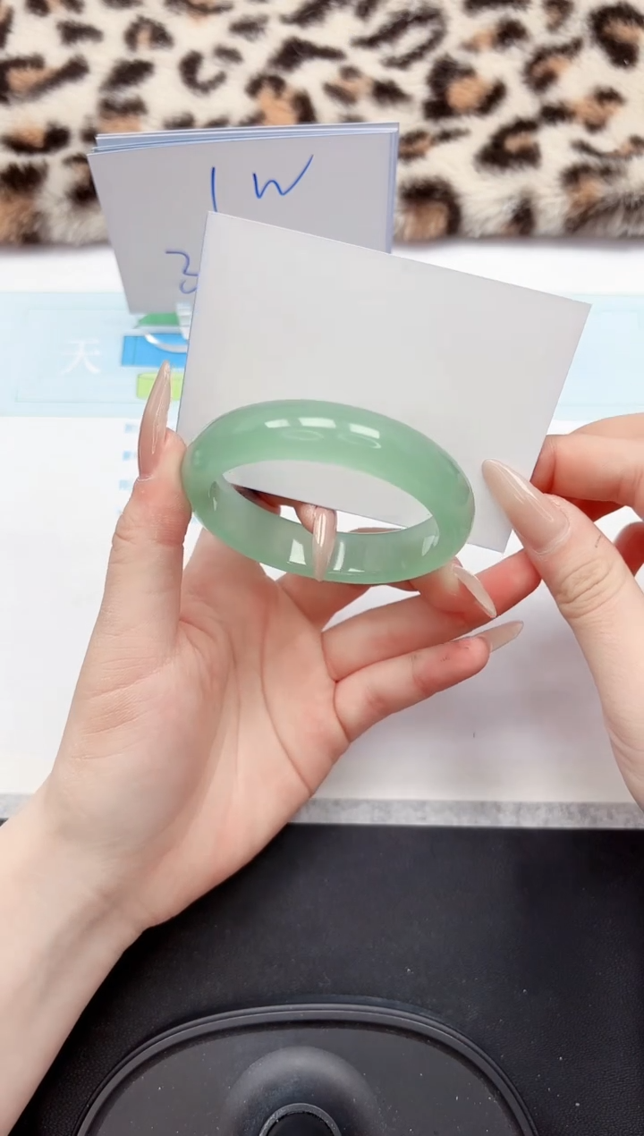 【闪购商品】石英质玉手镯未镶嵌71*-53