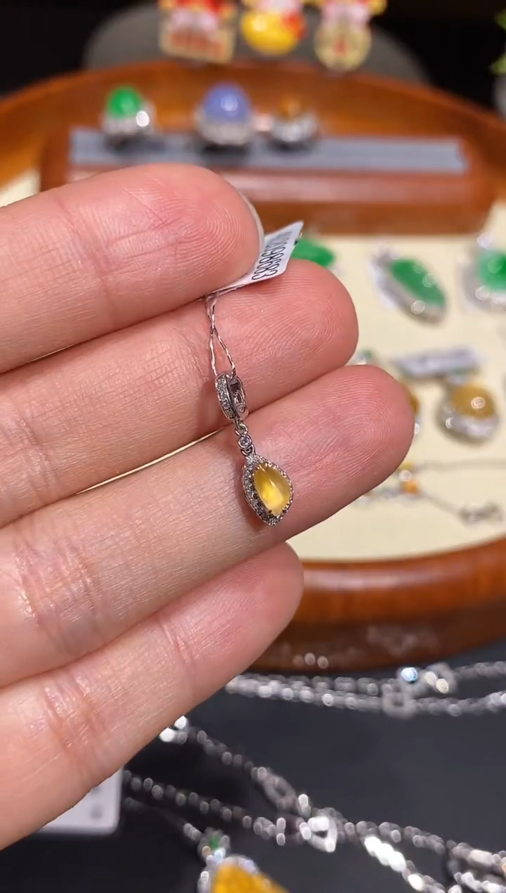 【闪购商品】翡翠颈饰18K金镶嵌吊坠