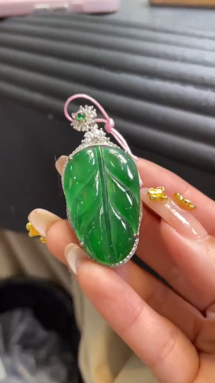 【闪购商品】翡翠颈饰未镶嵌      *202