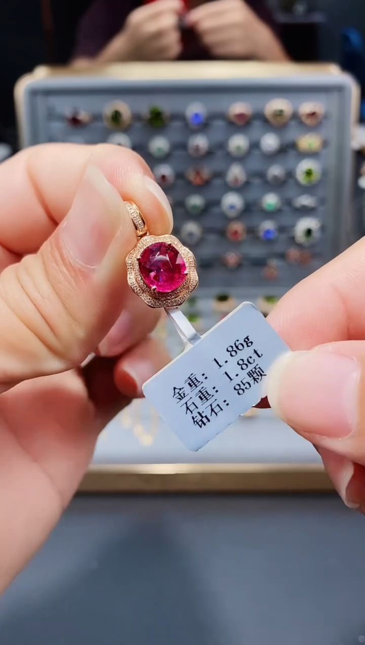 颈饰18K金镶嵌碧玺1.8..