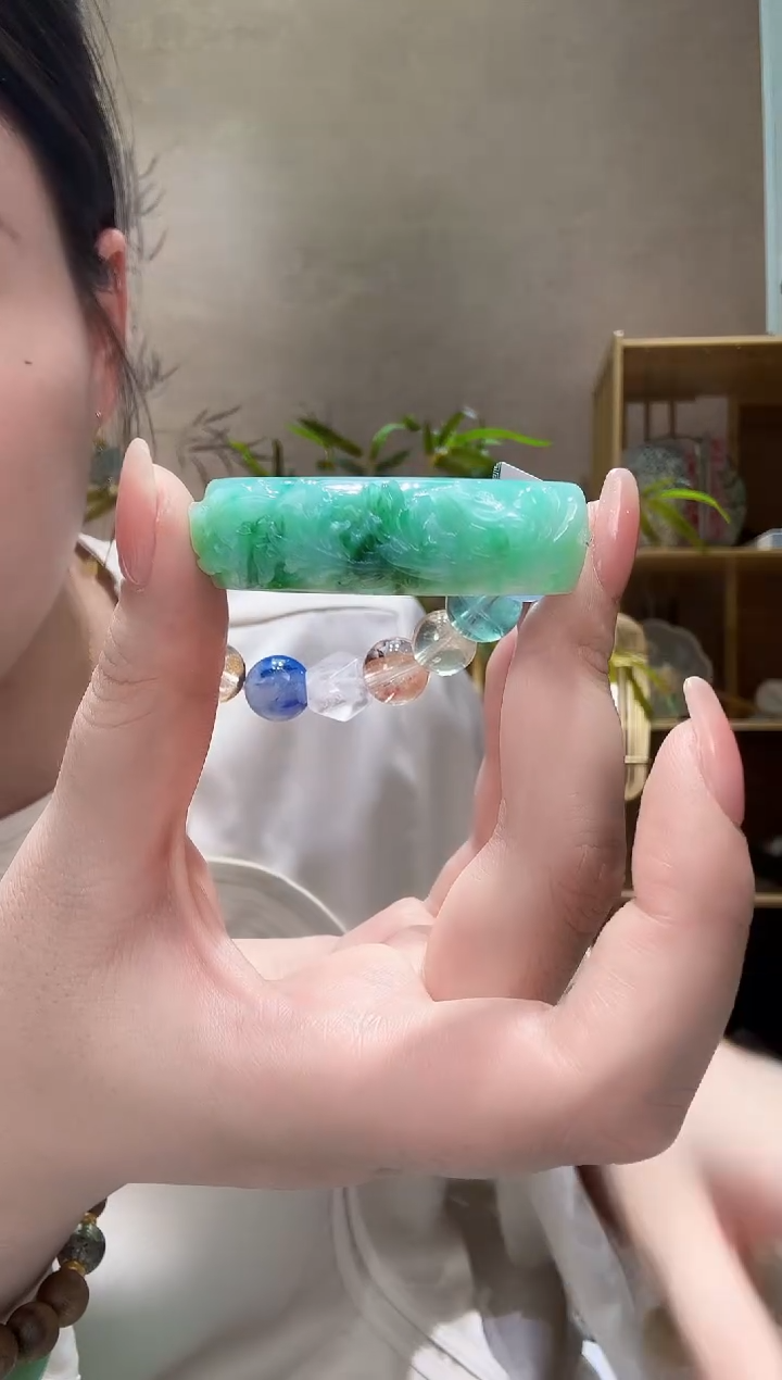翡翠未镶嵌颈饰手牌