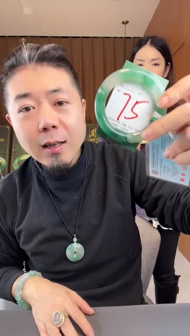 【闪购商品】石英质玉手镯未镶嵌非洲翠