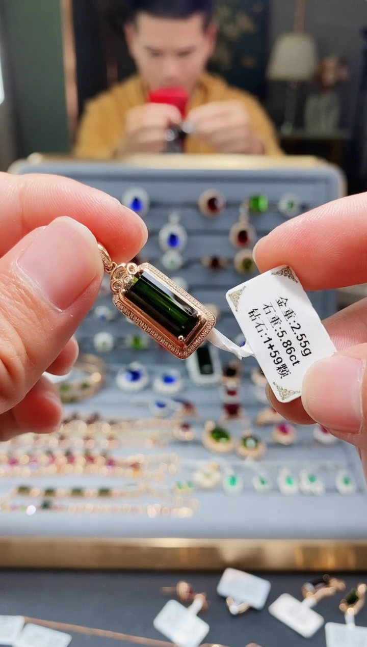 【闪购商品】碧玺颈饰18K金镶嵌5.86.