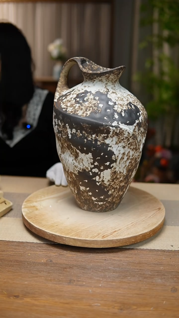 【闪购商品】陶瓷花器诧寂黑奶壶