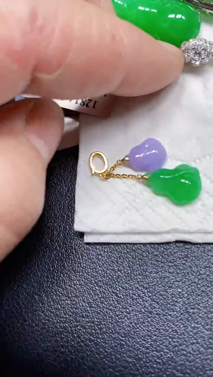 颈饰18K金镶嵌翡翠白菜