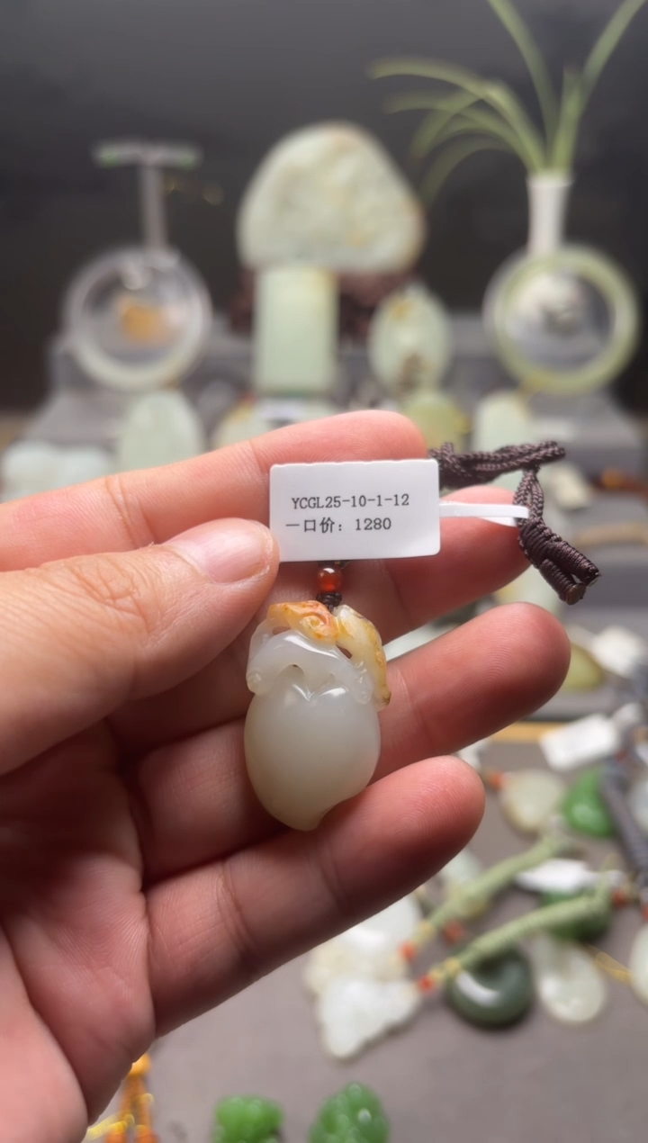 颈饰未镶嵌和田玉六****克寿桃