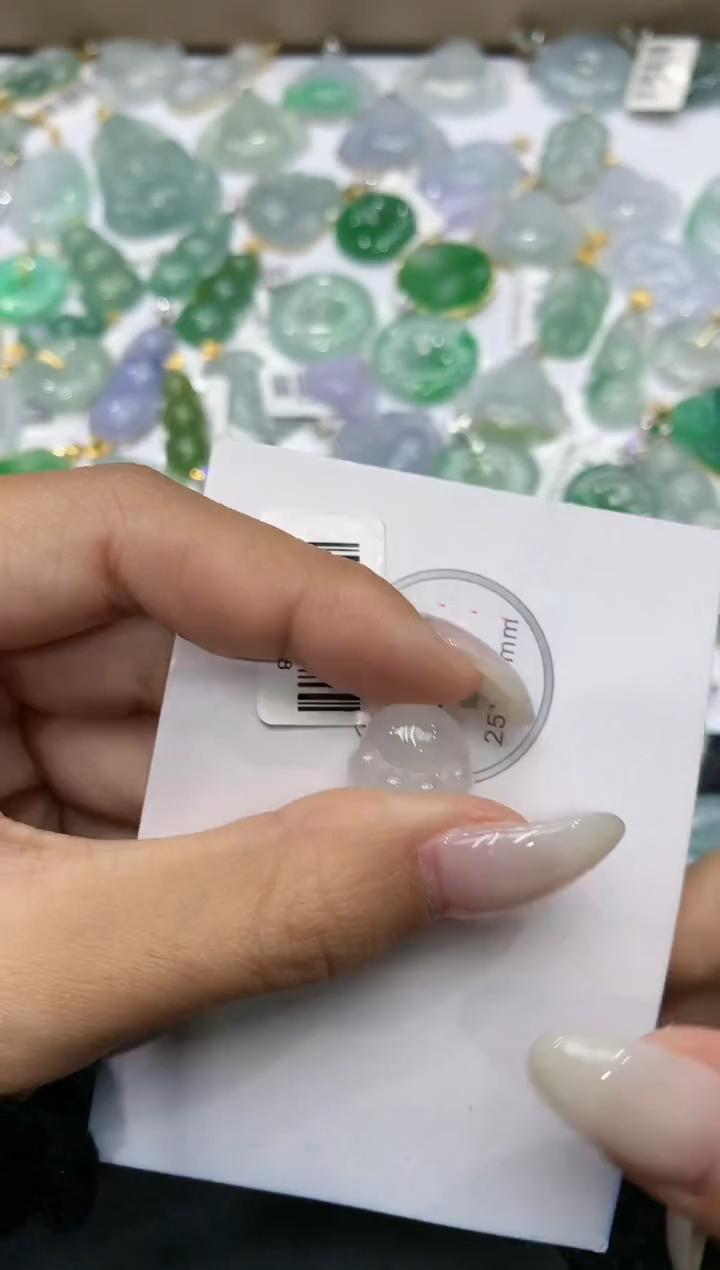 颈饰18K金镶嵌翡翠111111111111