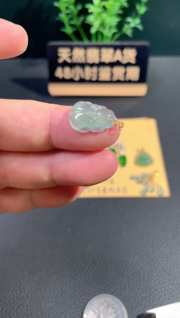 颈饰18K金镶嵌翡翠翡翠